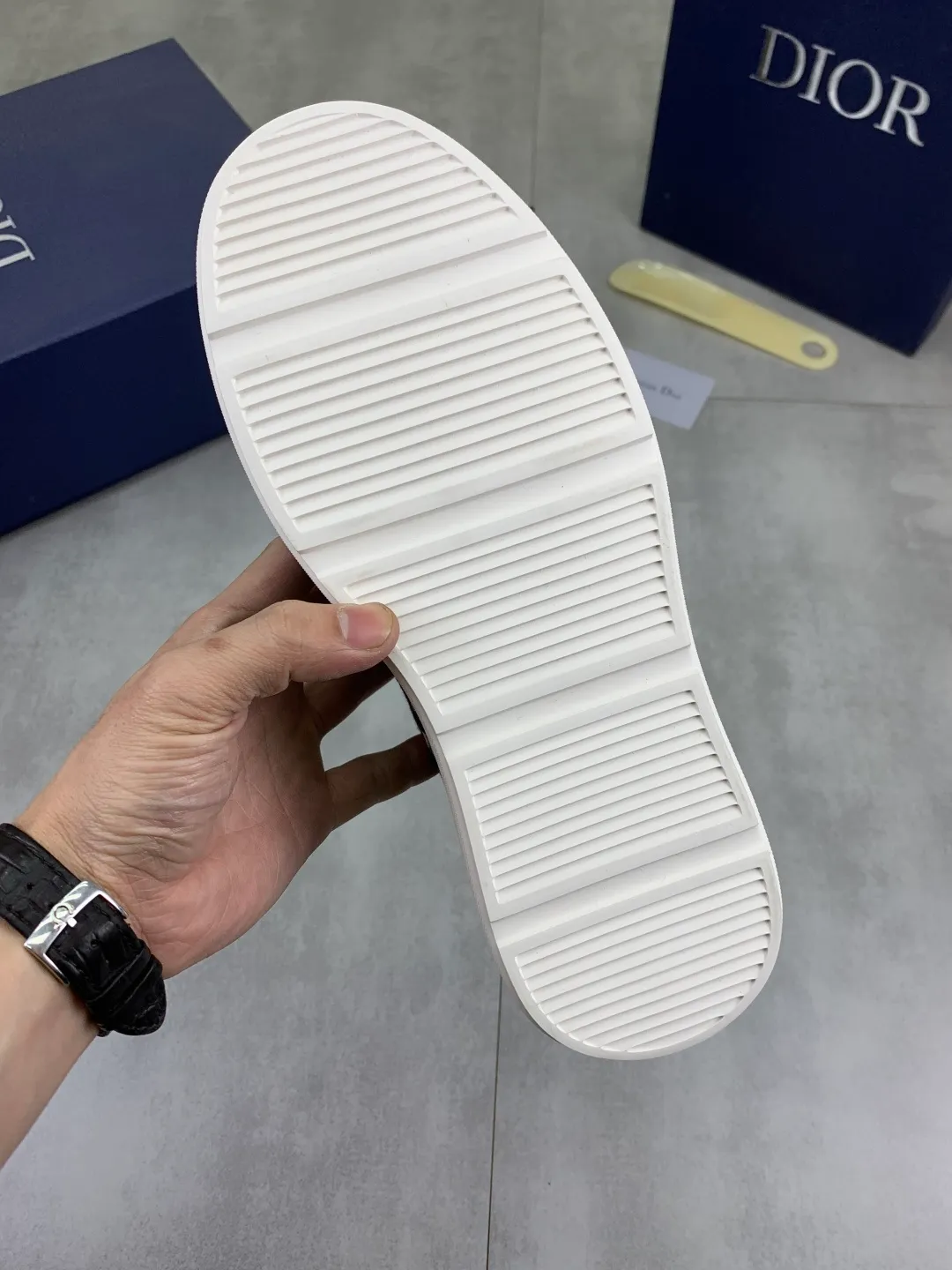 Men's men's shoes P420💰[New style]🆘[Dior] Dior original lace-up low-top men's shoes Classic casual shoes 🔥This model is the official classic model with high quality and made by famous original designers. It is made of high-quality cowhide with original materials➕comfortable and breathable mesh lining➕pigskin insole. The perfect last shape and generous and fashionable design have attracted many consumers and are suitable for drivers to drive🚗. What you want is the best quality in the market. Color: 4️⃣Color Code number: 38--44 (45 customized)